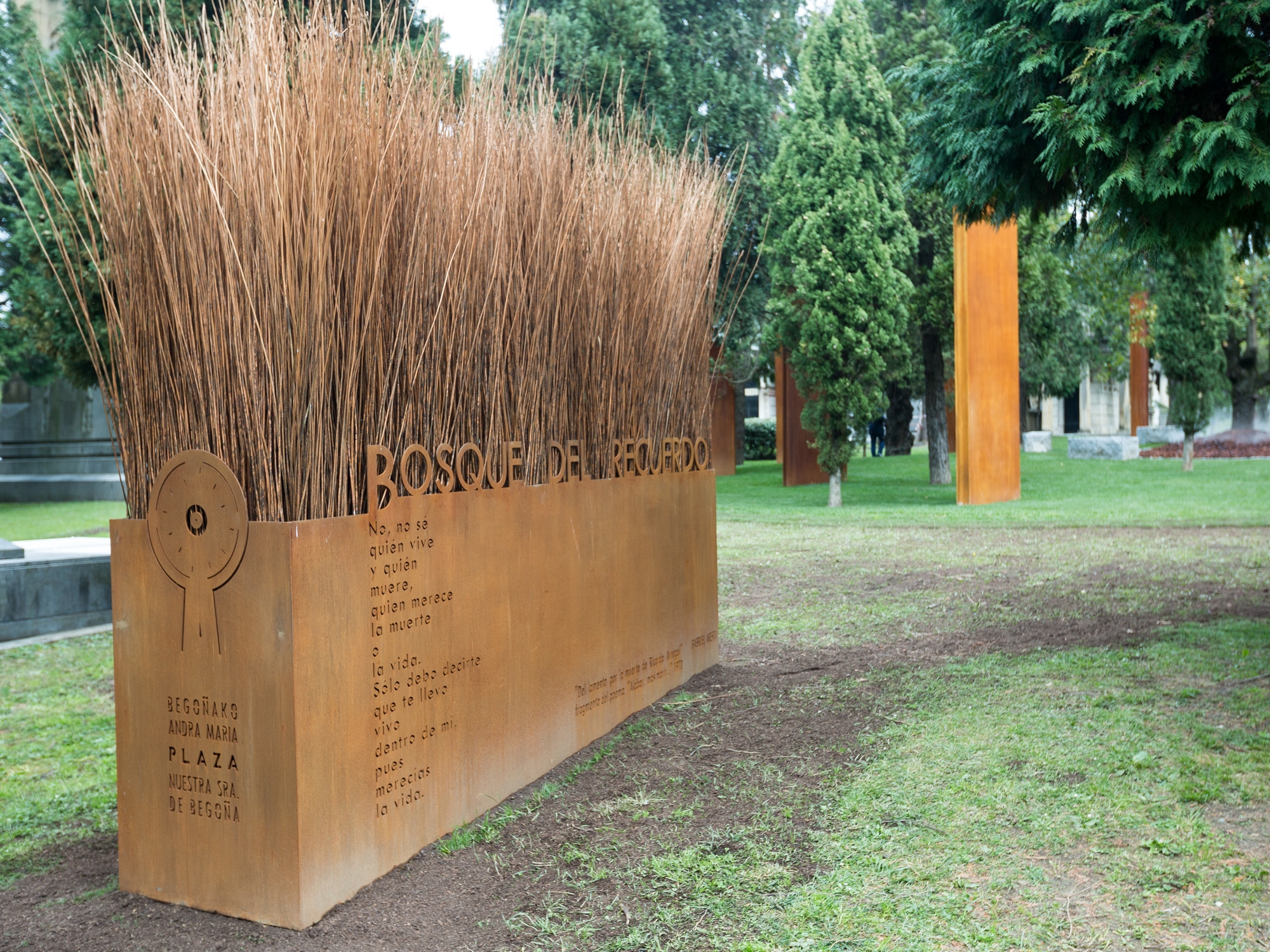 El Bosque del Recuerdo de Bilbao acoge en su primer año las cenizas de 196 difuntos
